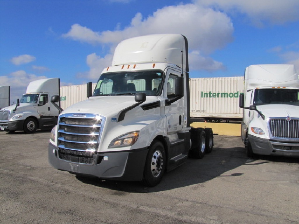 USED 2019 FREIGHTLINER CA126DC DAYCAB TRUCK #14504