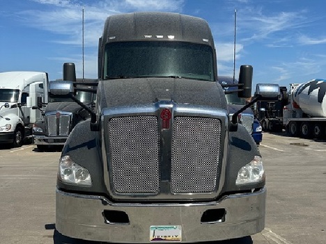 USED 2019 KENWORTH T680 TANDEM AXLE SLEEPER TRUCK #14843