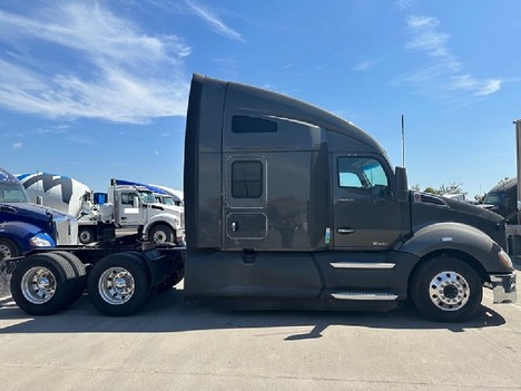 USED 2019 KENWORTH T680 TANDEM AXLE SLEEPER TRUCK #14843