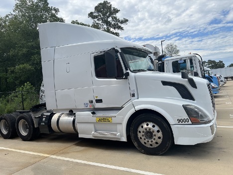 USED 2016 VOLVO VNL64T630 TANDEM AXLE SLEEPER TRUCK #14852