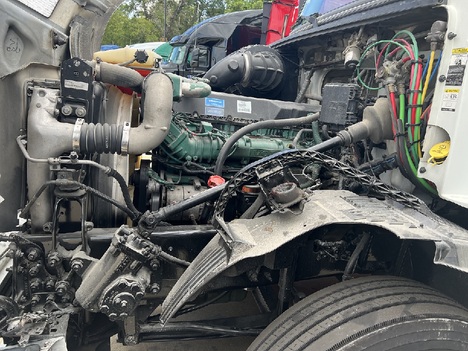 USED 2016 VOLVO VNL64T630 TANDEM AXLE SLEEPER TRUCK #14852