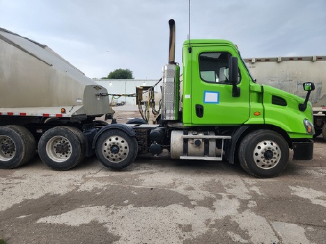 USED 2018 FREIGHTLINER CA125DC TRI-AXLE DAYCAB TRUCK #14863