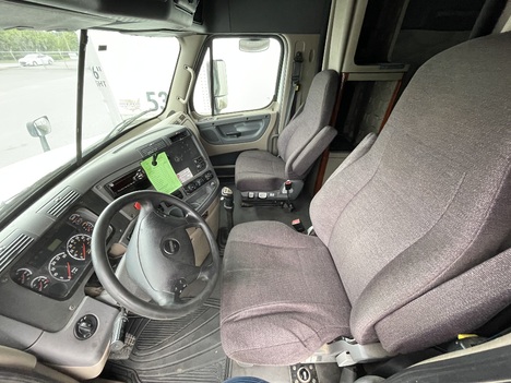 USED 2017 FREIGHTLINER CASCADIA TANDEM AXLE SLEEPER TRUCK #14931