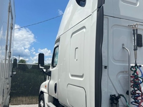 USED 2017 FREIGHTLINER CASCADIA TANDEM AXLE SLEEPER TRUCK #14931