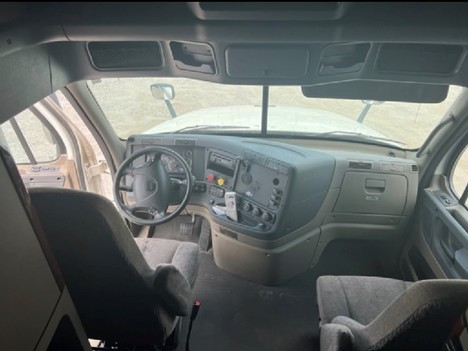 USED 2017 FREIGHTLINER CASCADIA TANDEM AXLE SLEEPER TRUCK #14931