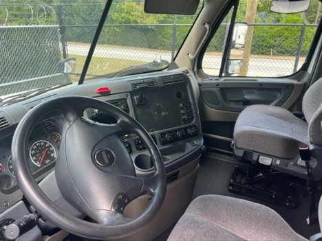 USED 2017 FREIGHTLINER CASCADIA TANDEM AXLE SLEEPER TRUCK #14931