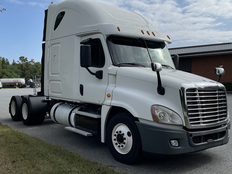 USED 2017 FREIGHTLINER CASCADIA TANDEM AXLE SLEEPER TRUCK #14934