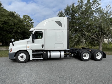 USED 2017 FREIGHTLINER CASCADIA TANDEM AXLE SLEEPER TRUCK #14934