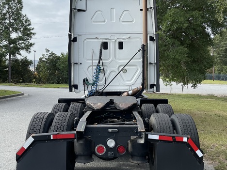 USED 2017 FREIGHTLINER CASCADIA TANDEM AXLE SLEEPER TRUCK #14934
