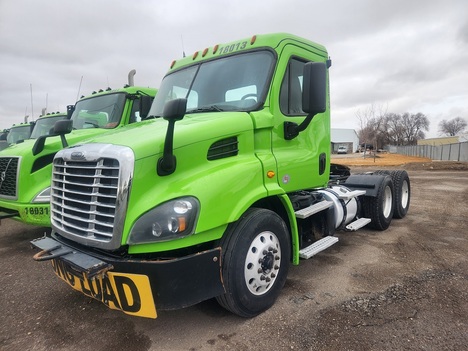 2018 FREIGHTLINER CA113DC Tandem Axle Daycab #15124