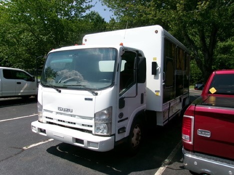 USED 2015 ISUZU NRR BEVERAGE TRUCK #15376