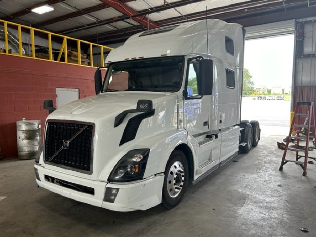 2018 VOLVO VNL64T780 TANDEM AXLE SLEEPER FOR SALE 16106