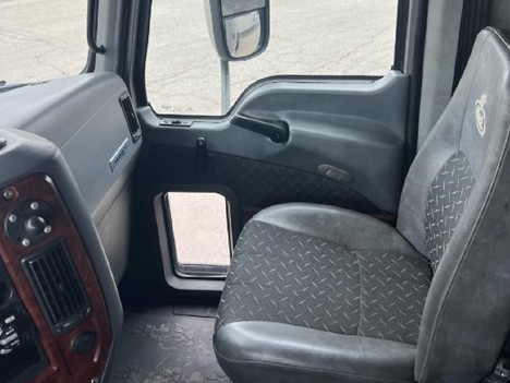 USED 2018 MACK CXU 613 TANDEM AXLE SLEEPER TRUCK #17565-6 USED 2018 MACK CXU 613 TANDEM AXLE SLEEPER TRUCK #17565-6