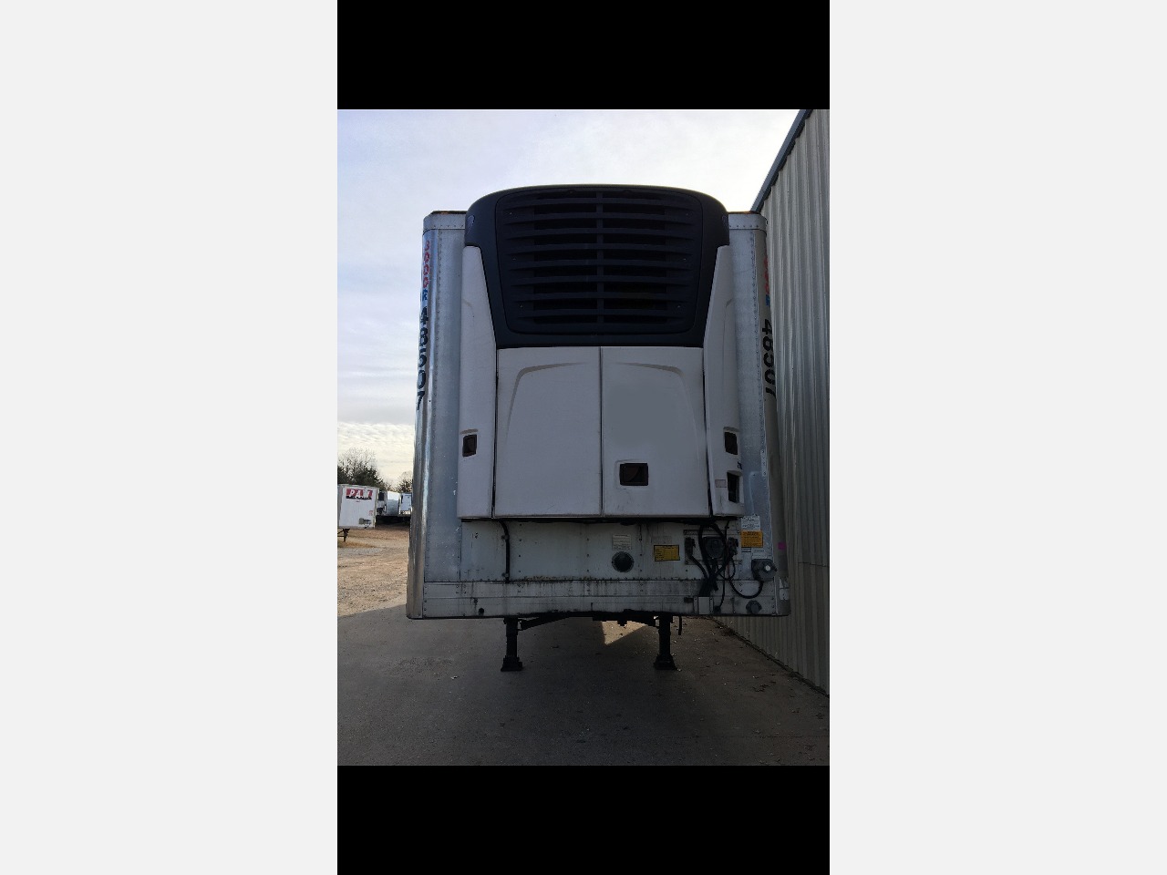 USED 2005 UTILITY 48' ROLL UP DOOR REEFER TRAILER #18365 USED 2005 UTILITY 48' ROLL UP DOOR REEFER TRAILER #18365