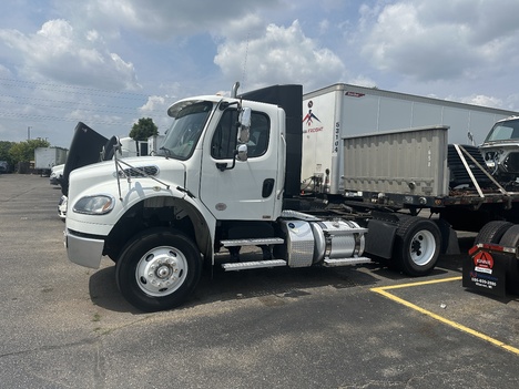 2020 FREIGHTLINER M2 106 Single Axle Daycab #18865