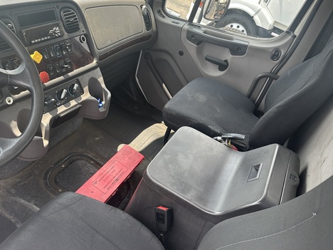 USED 2020 FREIGHTLINER M2 106 SINGLE AXLE DAYCAB TRUCK #18867-5 USED 2020 FREIGHTLINER M2 106 SINGLE AXLE DAYCAB TRUCK #18867-5