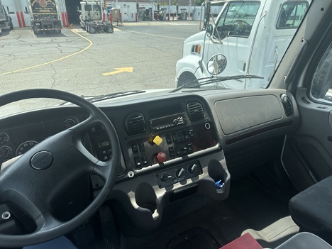 USED 2020 FREIGHTLINER M2 106 SINGLE AXLE DAYCAB TRUCK #18867-6 USED 2020 FREIGHTLINER M2 106 SINGLE AXLE DAYCAB TRUCK #18867-6