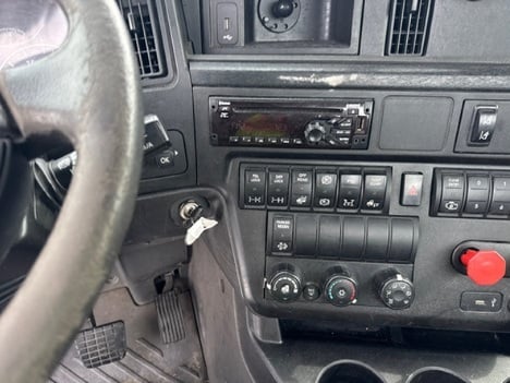 USED 2020 INTERNATIONAL LT625 TANDEM AXLE DAYCAB TRUCK #19471-13 USED 2020 INTERNATIONAL LT625 TANDEM AXLE DAYCAB TRUCK #19471-13