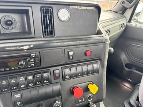 USED 2020 INTERNATIONAL LT625 TANDEM AXLE DAYCAB TRUCK #19471-15 USED 2020 INTERNATIONAL LT625 TANDEM AXLE DAYCAB TRUCK #19471-15