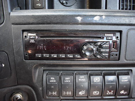 USED 2020 INTERNATIONAL LT625 TANDEM AXLE DAYCAB TRUCK #19473-18