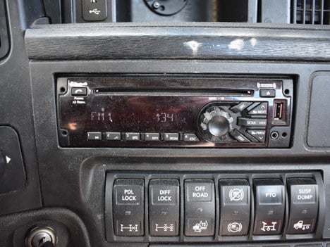 USED 2020 INTERNATIONAL LT625 TANDEM AXLE DAYCAB TRUCK #19473-18 USED 2020 INTERNATIONAL LT625 TANDEM AXLE DAYCAB TRUCK #19473-18