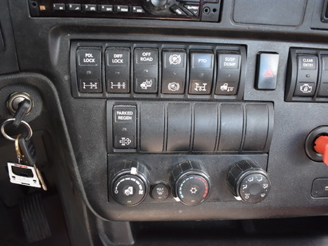 USED 2020 INTERNATIONAL LT625 TANDEM AXLE DAYCAB TRUCK #19473-19 USED 2020 INTERNATIONAL LT625 TANDEM AXLE DAYCAB TRUCK #19473-19