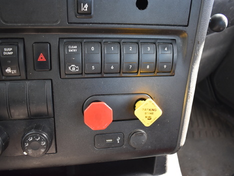 USED 2020 INTERNATIONAL LT625 TANDEM AXLE DAYCAB TRUCK #19473-20