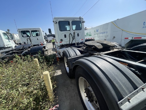 USED 2014 FREIGHTLINER CA113 TANDEM AXLE DAYCAB TRUCK #19492-4 USED 2014 FREIGHTLINER CA113 TANDEM AXLE DAYCAB TRUCK #19492-4