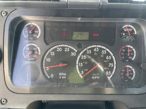 USED 2014 FREIGHTLINER CA113 TANDEM AXLE DAYCAB TRUCK #19492-7 USED 2014 FREIGHTLINER CA113 TANDEM AXLE DAYCAB TRUCK #19492-7