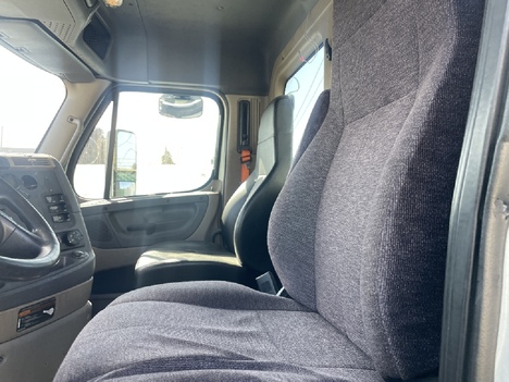 USED 2014 FREIGHTLINER CA113 TANDEM AXLE DAYCAB TRUCK #19492-8