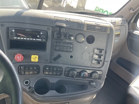 USED 2014 FREIGHTLINER CA113 TANDEM AXLE DAYCAB TRUCK #19492-9 USED 2014 FREIGHTLINER CA113 TANDEM AXLE DAYCAB TRUCK #19492-9
