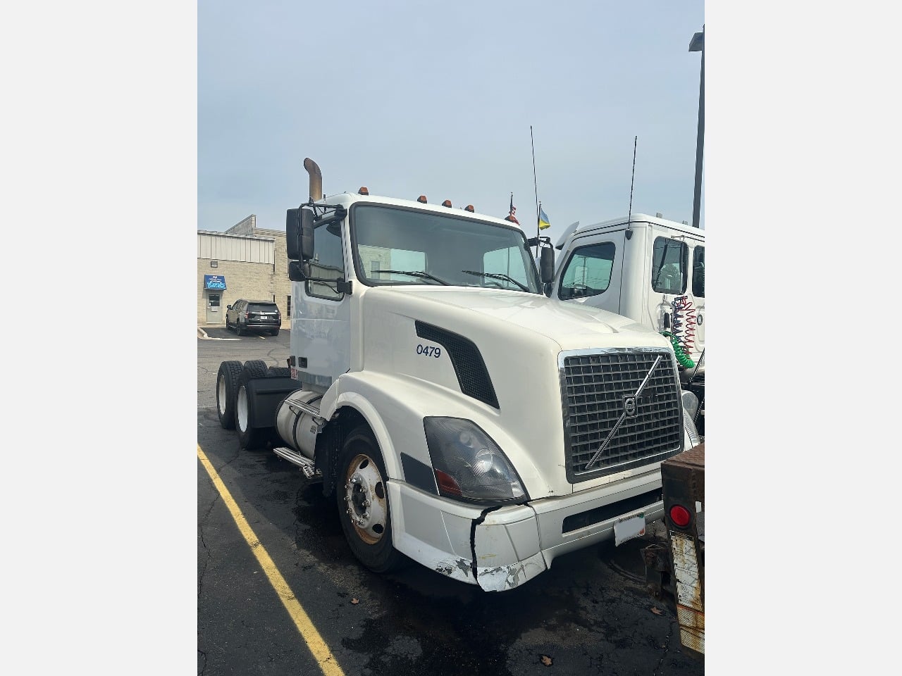 USED 2004 VOLVO VNL300 TANDEM AXLE DAYCAB TRUCK #19665 USED 2004 VOLVO VNL300 TANDEM AXLE DAYCAB TRUCK #19665