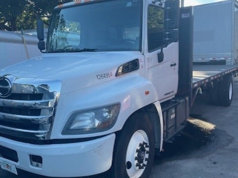 2016 HINO 338 Flatbed Truck #19882 2016 HINO 338 Flatbed Truck #19882