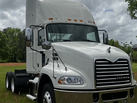 2018 MACK CXU613 Tandem Axle Daycab #20024