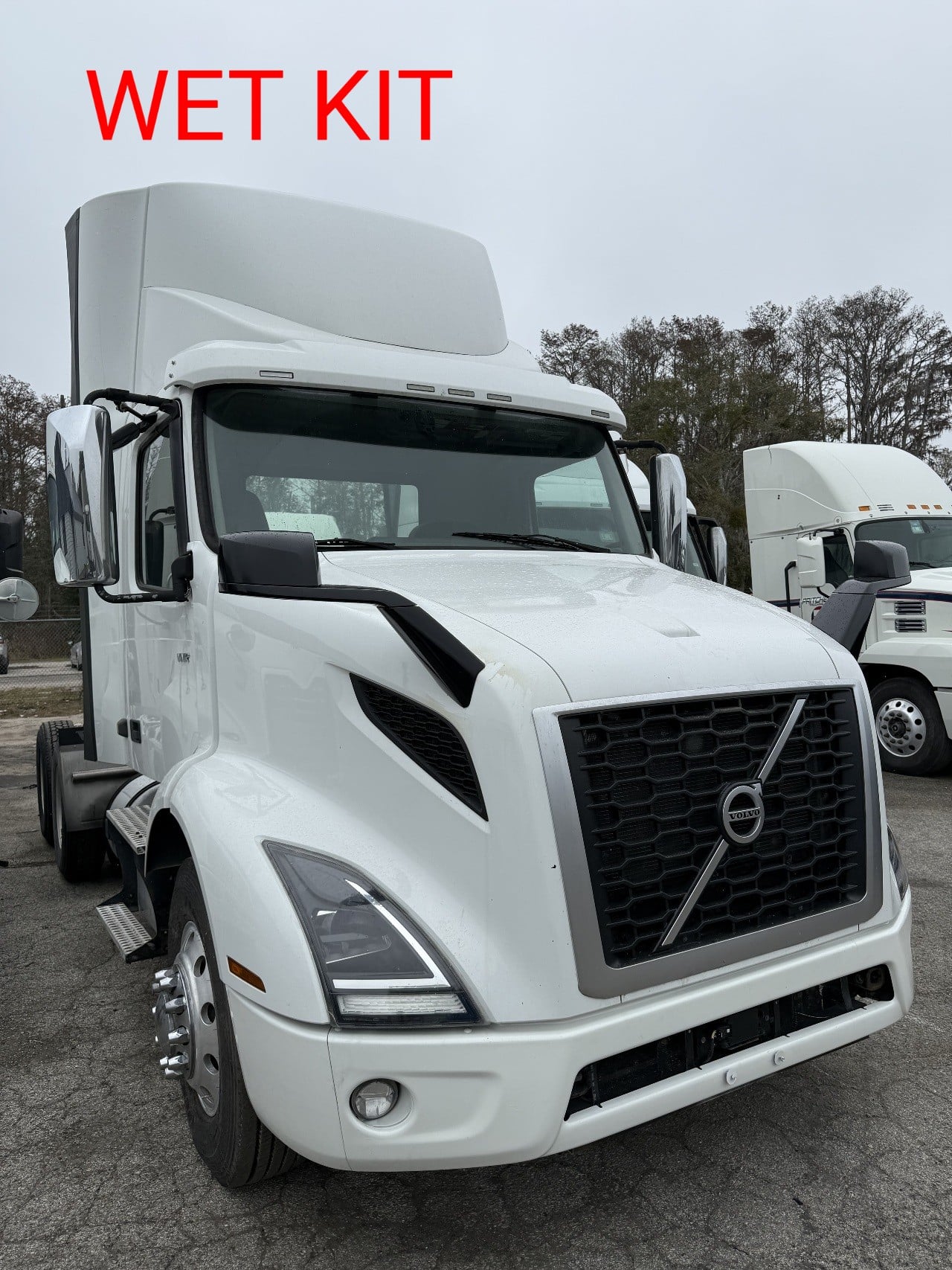 USED 2019 VOLVO VNR64T300 TANDEM AXLE DAYCAB TRUCK #20037 USED 2019 VOLVO VNR64T300 TANDEM AXLE DAYCAB TRUCK #20037