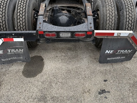 USED 2019 VOLVO VNR64T300 TANDEM AXLE DAYCAB TRUCK #20037-4