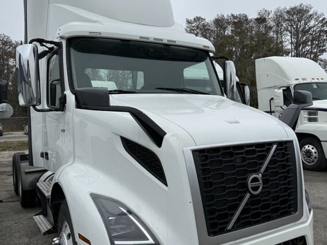 2019 VOLVO VNR64T300 Tandem Axle Daycab #20038 2019 VOLVO VNR64T300 Tandem Axle Daycab #20038