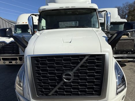 USED 2019 VOLVO VNR64T300 TANDEM AXLE DAYCAB TRUCK #20039-3