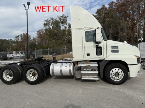 2019 MACK AN64T Tandem Axle Daycab #20040 2019 MACK AN64T Tandem Axle Daycab #20040