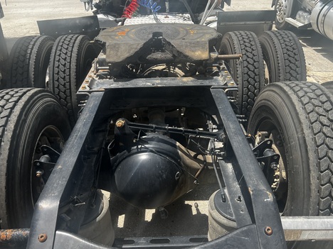 USED 2019 VOLVO VNR64T640 TANDEM AXLE SLEEPER TRUCK #20045-10 USED 2019 VOLVO VNR64T640 TANDEM AXLE SLEEPER TRUCK #20045-10