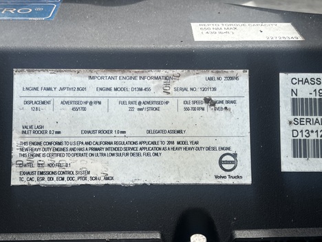 USED 2019 VOLVO VNR64T640 TANDEM AXLE SLEEPER TRUCK #20045-11 USED 2019 VOLVO VNR64T640 TANDEM AXLE SLEEPER TRUCK #20045-11