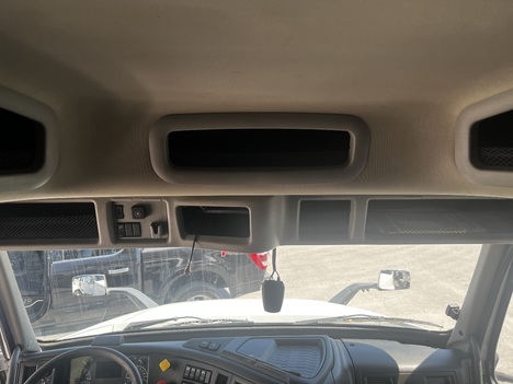 USED 2019 VOLVO VNR64T640 TANDEM AXLE SLEEPER TRUCK #20045-13