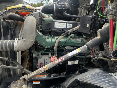 USED 2019 VOLVO VNR64T640 TANDEM AXLE SLEEPER TRUCK #20045-4