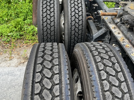 USED 2019 VOLVO VNR64T640 TANDEM AXLE SLEEPER TRUCK #20045-5 USED 2019 VOLVO VNR64T640 TANDEM AXLE SLEEPER TRUCK #20045-5