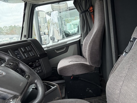 USED 2019 VOLVO VNR64T640 TANDEM AXLE SLEEPER TRUCK #20045-6