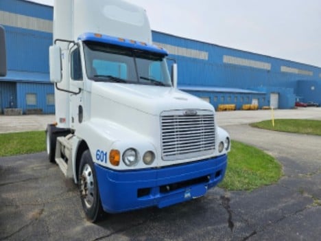 USED 2000 FREIGHTLINER C120 SINGLE AXLE DAYCAB TRUCK #20865-1 USED 2000 FREIGHTLINER C120 SINGLE AXLE DAYCAB TRUCK #20865-1