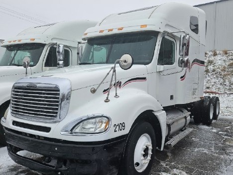 2001 FREIGHTLINER Columbia Tandem Axle Sleeper #20947