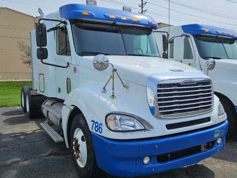 2005 FREIGHTLINER Columbia Tandem Axle Sleeper #20963