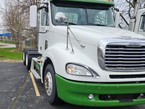 USED 2005 FREIGHTLINER COLUMBIA 120 TANDEM AXLE DAYCAB TRUCK #20965-2