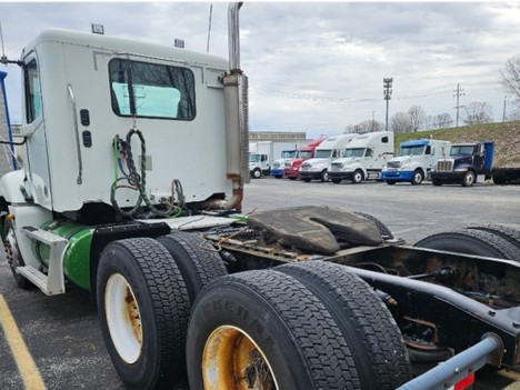 USED 2005 FREIGHTLINER COLUMBIA 120 TANDEM AXLE DAYCAB TRUCK #20965-4 USED 2005 FREIGHTLINER COLUMBIA 120 TANDEM AXLE DAYCAB TRUCK #20965-4